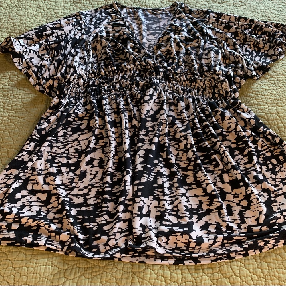 Liz Lange V-Neck Short Sleeve Black and White Maternity Top Size XXL - Picture 5 of 10